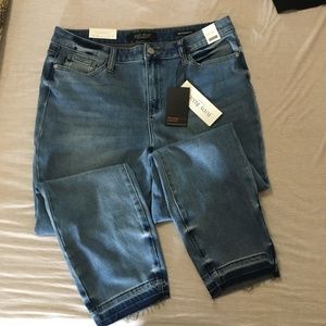ON SALE!! Judy Blue Therma Denim Boyfriend